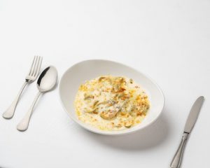 Green Fettuccini in Cream and Mashrooms Sauce Au Gratin
